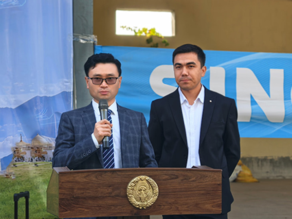 SINOSO organiza una conferencia de intercambio de productos de robótica agrícola en Uzbekistán, obteniendo el apoyo del gobierno local y gran popularidad entre los agricultores.